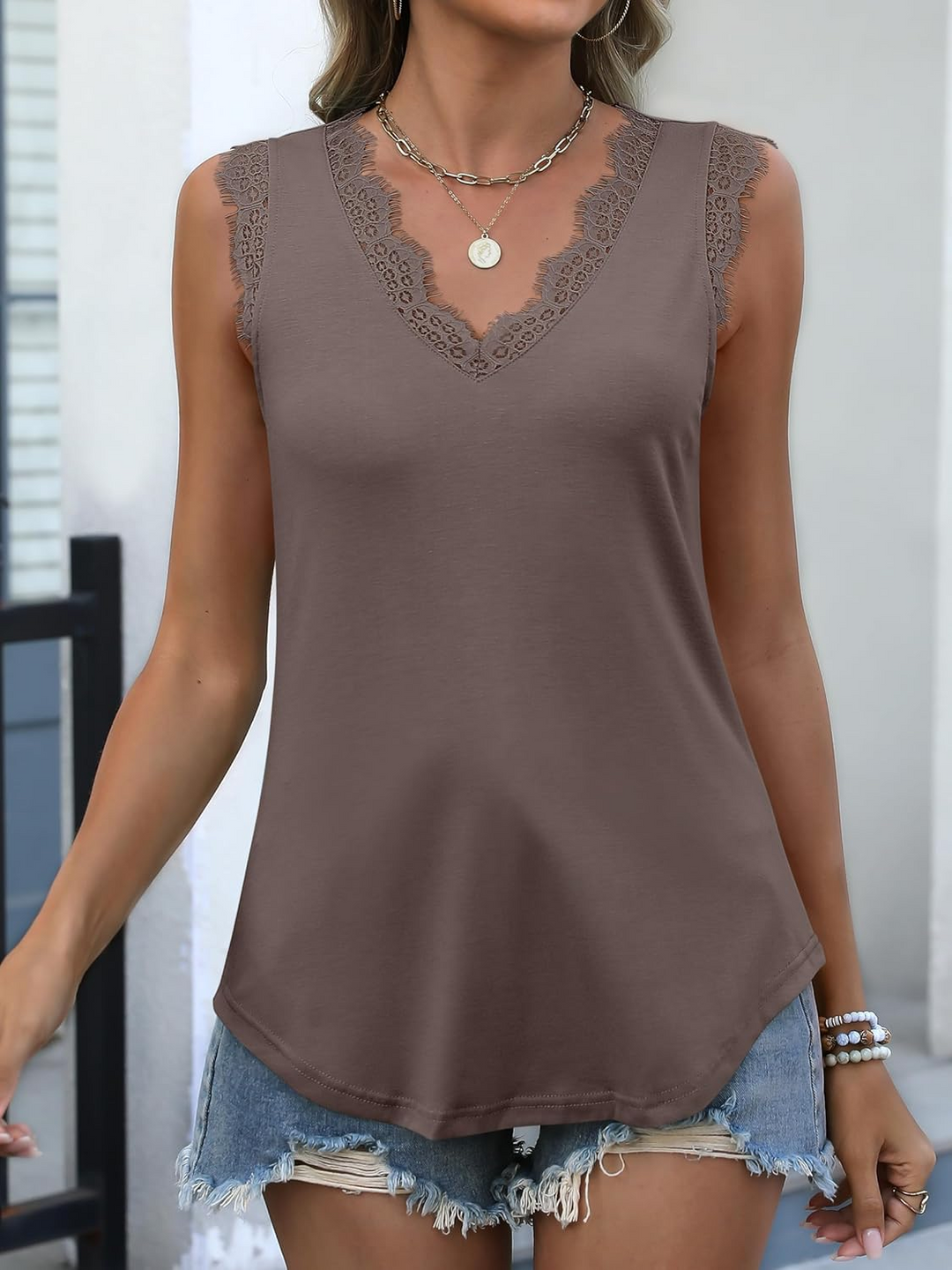 ANRABESS Women's Lace Trim Tank Top, V-Neck Sleeveless Cami